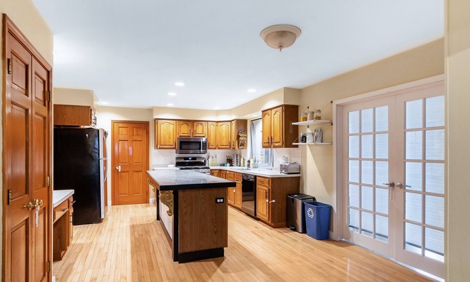 Williamsville Casa | Elegant and quiet, spacious family retreat in Williamsville