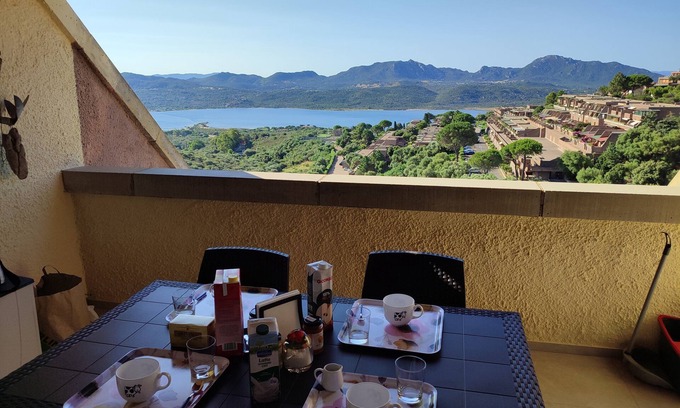 Cugnana Verde Apartamento | Elegant and spacious apartment with terrace and gulf view in Costa Smeralda