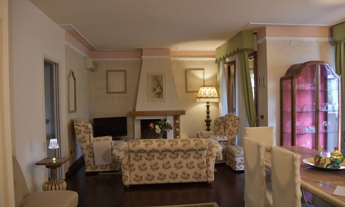 Sesto Fiorentino Apartamento | Elegant apartment with large terraces in quiet residential area