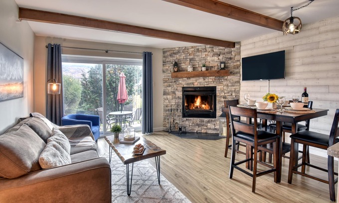 Mont-Tremblant Apartamento | Elegant Apartment - View on Lake Tremblant & Mountain