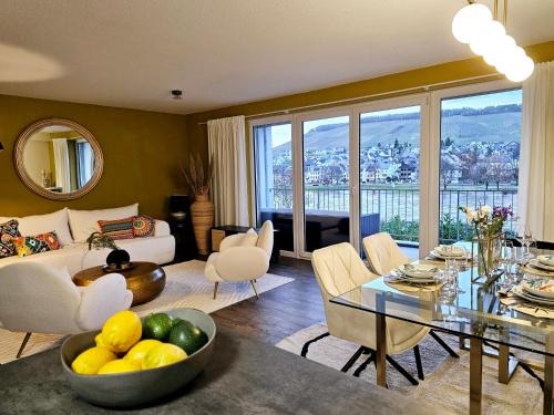 Kues Apartamento | Elegant Apartment with Direct River View, Balcony and Parking in Bernkastel-Kues