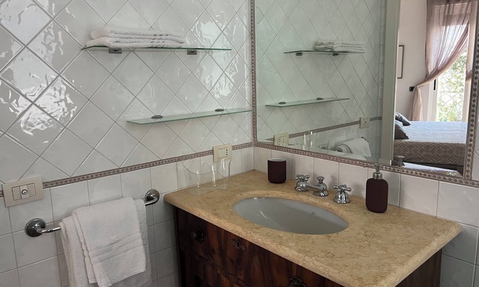 Mergellina Apartamento | Elegant Apartment in Naples, Posillipo, with reserved parking space