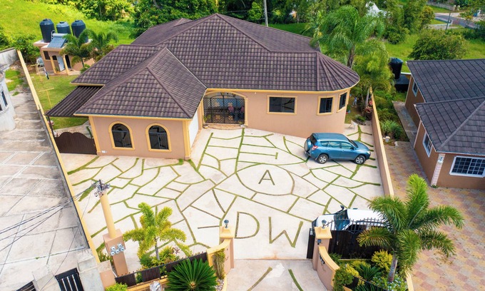 Mandeville Apartamento | Elegant apartment with WiFi in safe , private area in Mandeville