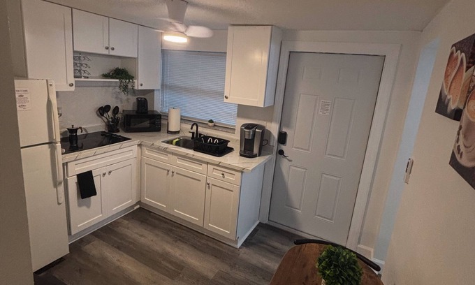 Egypt Lake-Leto Apartamento | Elegant Apartment with Private Patio Oasis. Affordable, Comfort and Cozy Stay.
