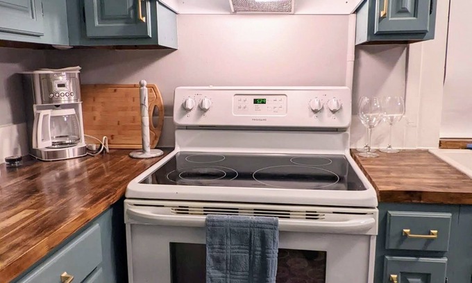 Allentown Apartamento | Elegant apartment with free onsite parking