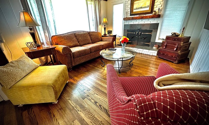 Fairhaven Casa | Elegant bay view stay.