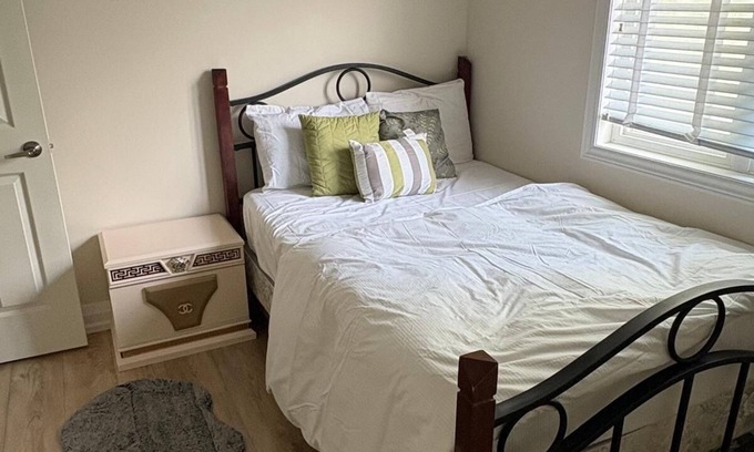 Brampton Casa | Elegant bedroom in brampton