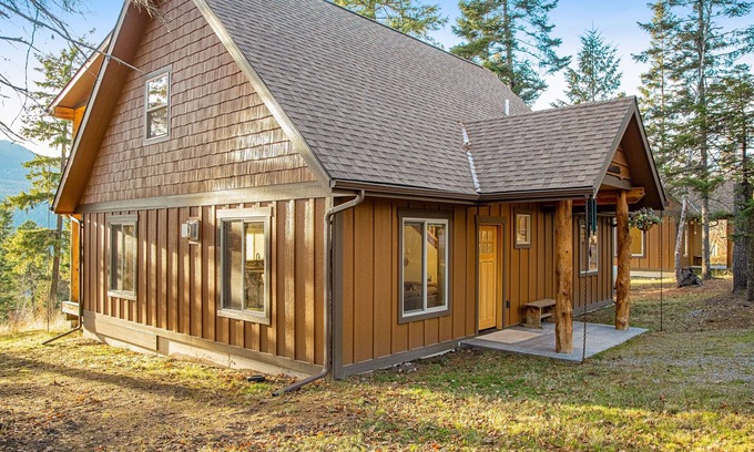 Bigfork Casa | Elegant cabin with Swan Lake views, 2-story deck & fireplace, near Flathead Lake