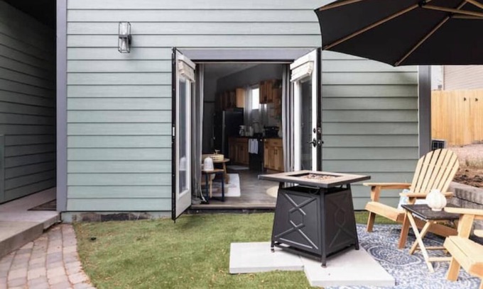 Ponderosa Trails Apartamento | Elegant Casita, French Doors, Fire Pit, Flight Art, Patio & Sofabed