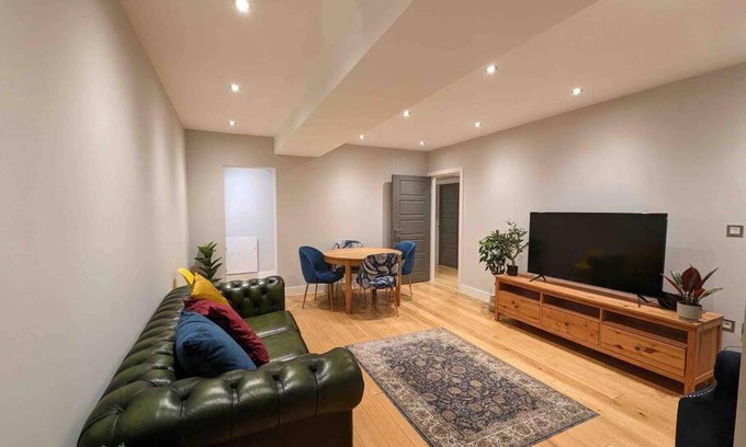 Brentwood Apartamento | Elegant Central Brentwood Flat