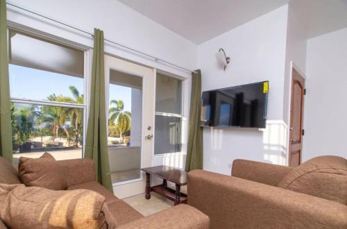 Dickenson Bay Apartamento | Elegant City Escape