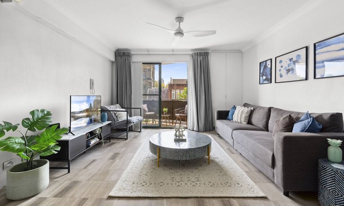 Redfern Apartamento | Elegant City Retreat Close to Sydney’s CBD