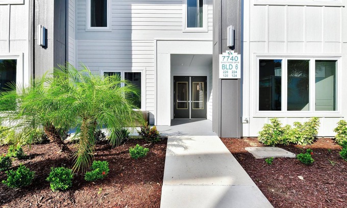 Historic Downtown Kissimmee Hotel | Modern Condo w/ Resort Amenities - 7740 - 6 - 224
