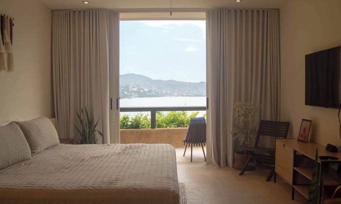 Playa Las Gatas Apartamento | Elegant Condo with Terrace Jacuzzi and Beachfront