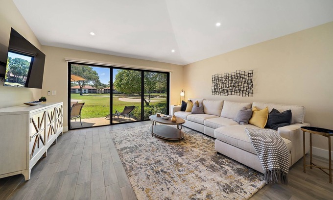 Hunt Club Cabaña | Elegant Cottage With Stunning Golf View at PGA National
