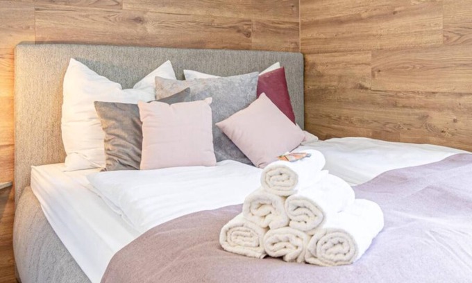 Krems an der Donau Apartamento | Elegant & Cozy 5BR Haven - By The Danube River