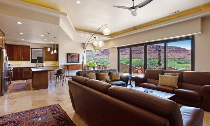 St. George Casa | Elegant desert escape with stunning red rock views, & free WiFi