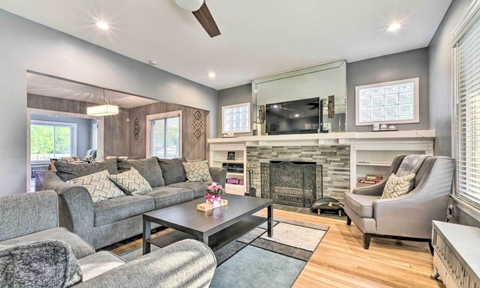 New Center Detroit Casa | Elegant Detroit Home w/ Yard ~ 5 Mi to Dtwn!