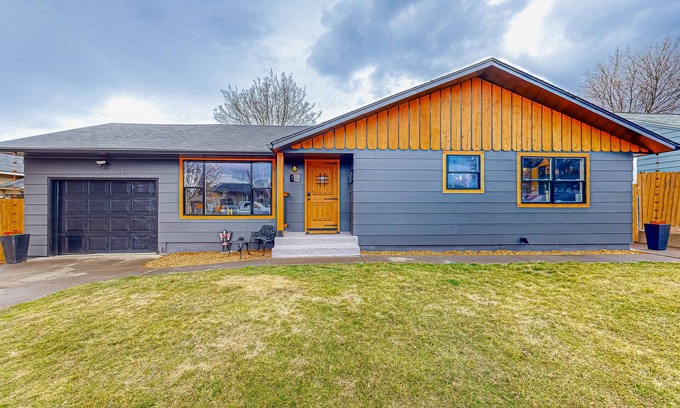 College Place Casa | Elegant dog-friendly home with old-world theme, smart TVs, grill, AC, & firepit