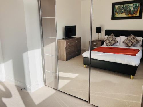 Reading Casa | Elegant Double Room with private bathroom in Central Reading