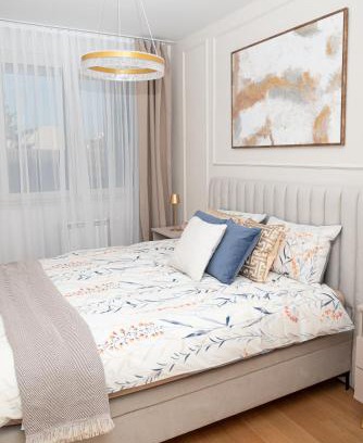 Novi Sad Apartamento | Elegant Downtown Apartment with Private Parking