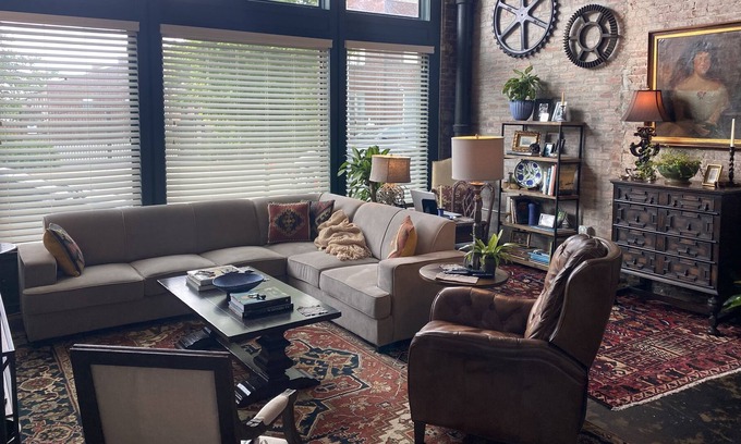South Main Historic District Condominio | Elegant Downtown Loft / Walk to Beale St!
