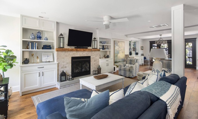 Harleston Village Casa | Elegant End-unit Townhouse in Historic Charleston