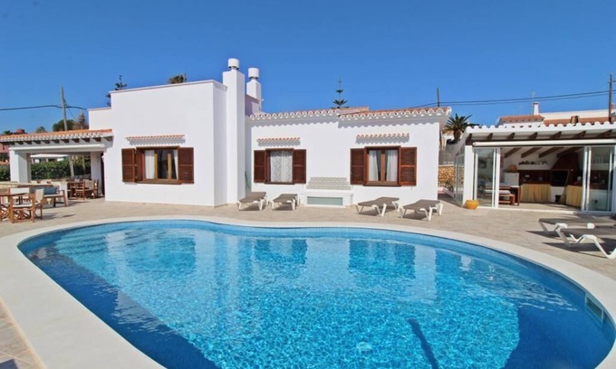 Punta Prima Villa | Villa elegante y espaciosa cerca del mar para 8 personas.