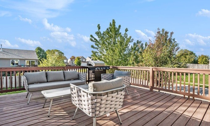 Millard Casa | Elegant Escape-Fenced Yard, BBQ & Cozy Fire Pit!