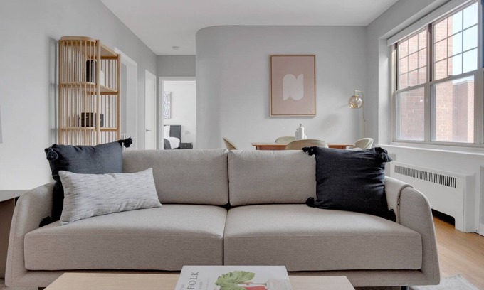 Evanston Apartamento | Elegant Evanston 2BR, 1 mile from Northwestern campus, by Blueground
