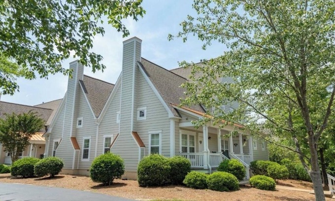 Lackey Complejo | Elegant Family Cottage in Gated Area – Close to Busch Gardens & More