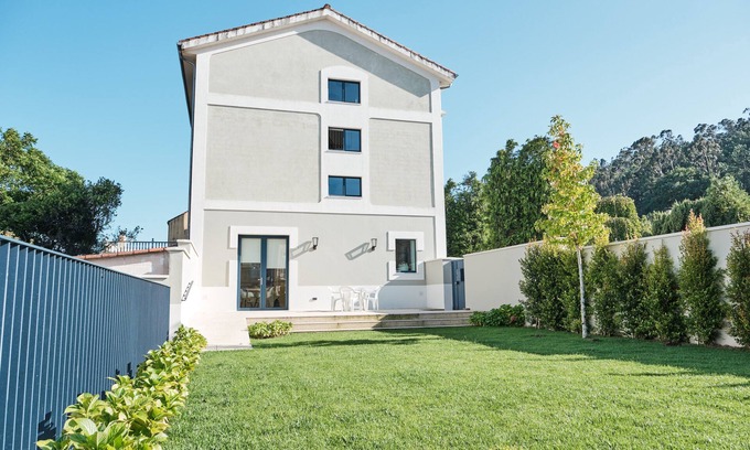 O Gallardo Casa | Elegante Casa Familiar p/10 (Jardin/Parking/Wifi)