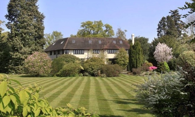 Stoke Poges Villa | Elegante casa familiar en un campo de golf.