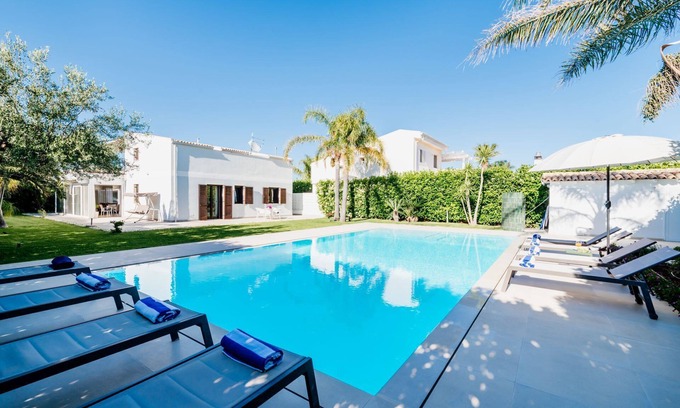 Marina di Ragusa Villa | Villa elegante cerca del mar, gran piscina privada, jardín, barbacoa, wi-fi gratis