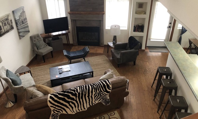 Woodlands Village Casa | Elegant Flagstaff Basecamp