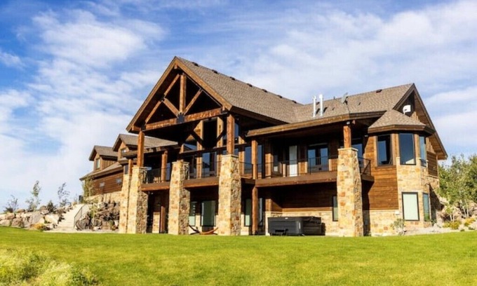 Ashton Cabina | Elegant Grand Cabin w/ Hot Tub