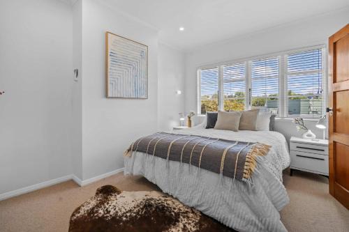 Hamilton East Casa | Elegant Hamilton East Home Near Gardens and Cafes