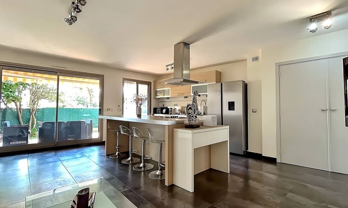 Mont Boron Apartamento | Elegant Haven of Peace | Garage | Terrace | Garden | Residential Pool |WiFi