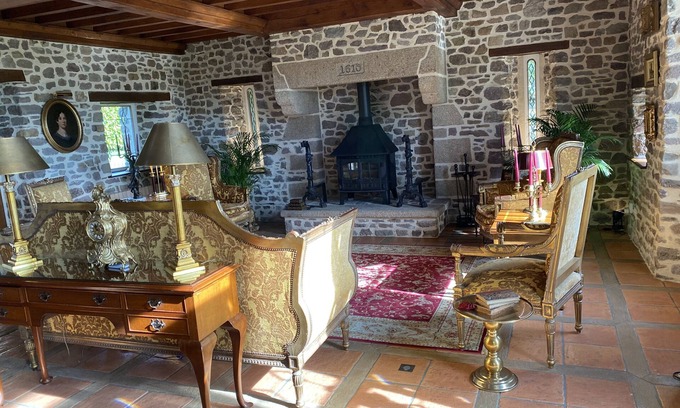 Saint-Denis-le-Gast Casa | Elegant , historic country house ..ideal to see D Day beaches &Mont St MIcheal