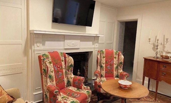 North Upper Street Casa | Elegant & Historic 1805 Thomas January Hemp House