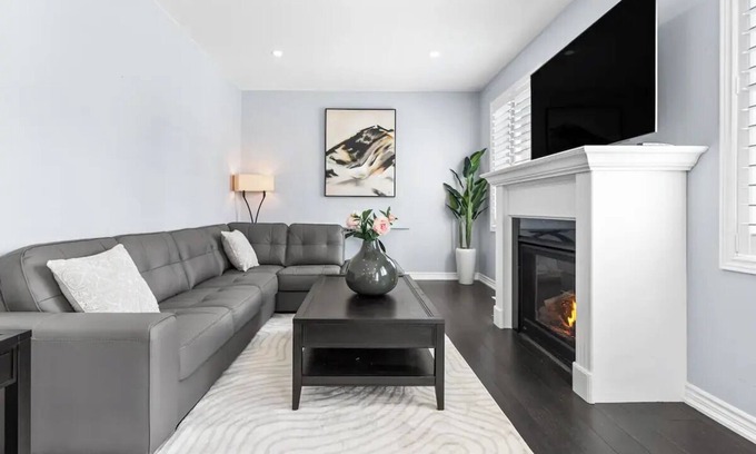 Niagara-on-the-Lake Casa | Elegant home with hot tub close to wineries, US border, shopping Niagara falls