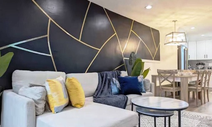 Potomac West Casa | Elegant Home 8 mins to Washington DC & Old Town!