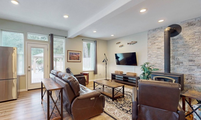 McKinleyville Casa | Elegant home near beach with gazebo, wood burning stove & private W/D