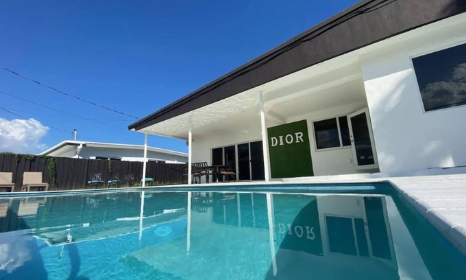 North Miami Beach Casa | Elegant Home With Heated Pool