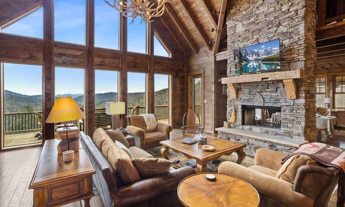 Boone Cabina | Elegant Home with Incredible Views