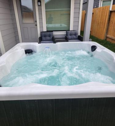 Northside Casa | Elegant Home with Jacuzzi hot tub and pool table