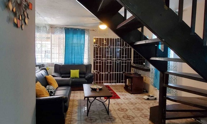 Saint Andrew Casa | Elegant House in Barbican