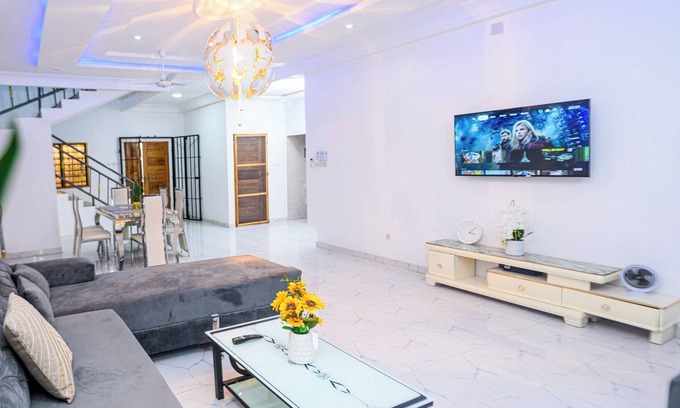 Lome Casa | Elegant House near the Beach in Lomé, agbavi – A/C & Wi-Fi Included
