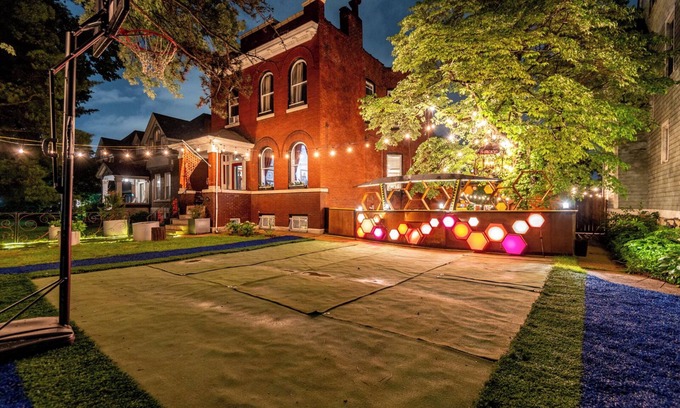 St. Louis Casa | Elegant house pool, sports, pizza & boat bar, business center, mini theater.