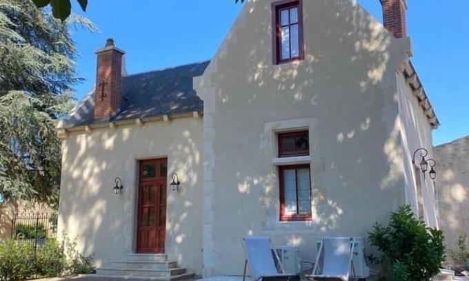 Ainay-le-Vieil Cabaña | Casa elegante con jardín privado, aire acondicionado y parking en Ainay-le-Vieil
